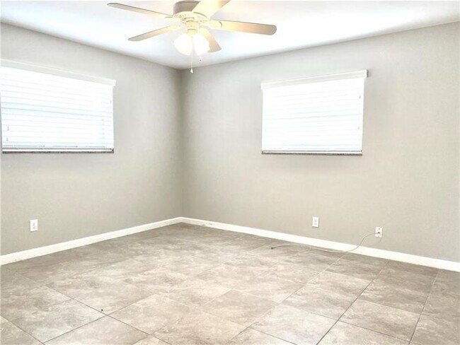 Building Photo - 2121 N Ocean Blvd