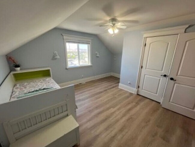 Building Photo - Beautiful, 6 Bedroom Home! 6 or 18 Month Lease!