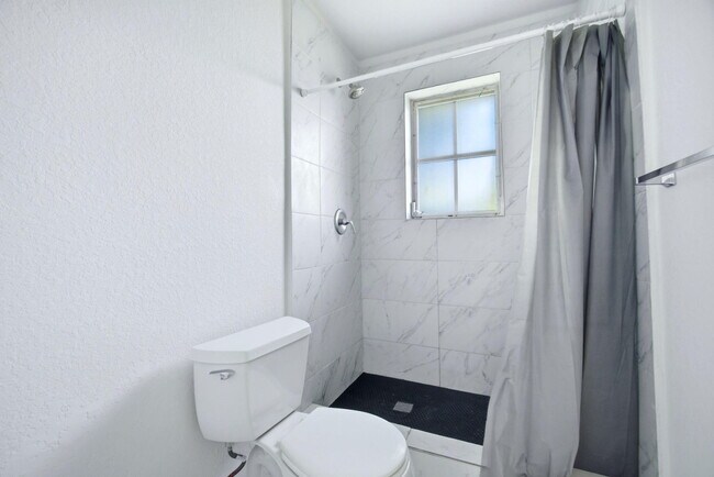 Building Photo - 321 E Chaminade Dr