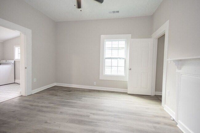 Building Photo - 526 N 17th St