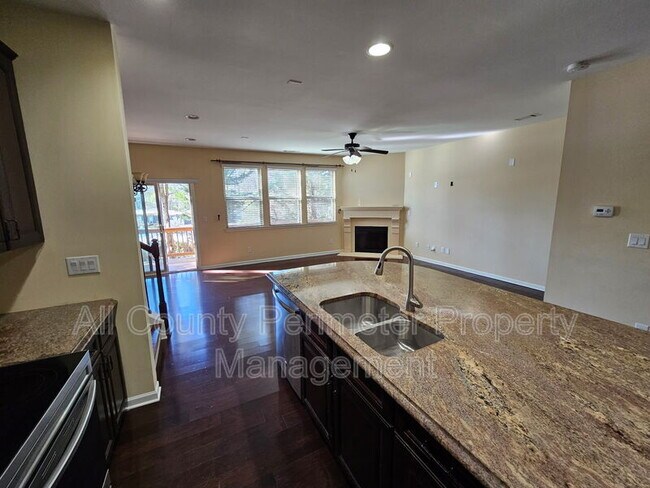 Building Photo - 1597 Trailview Way NE