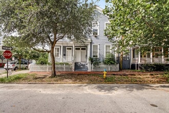Building Photo - 423 E Duffy St