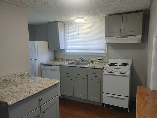 Building Photo - 65 Curve St