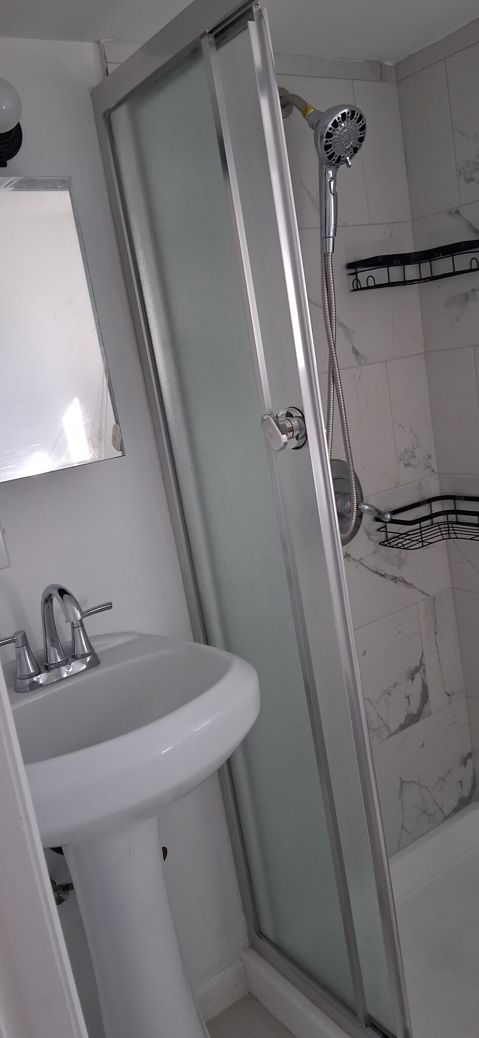 Building Photo - 28 Pineoaks Pl