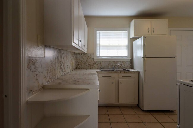 Building Photo - 1512 White Ave