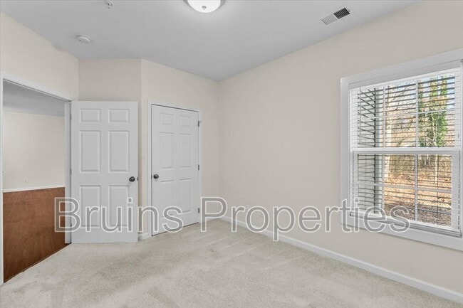 Building Photo - 2606 Pennoak Way