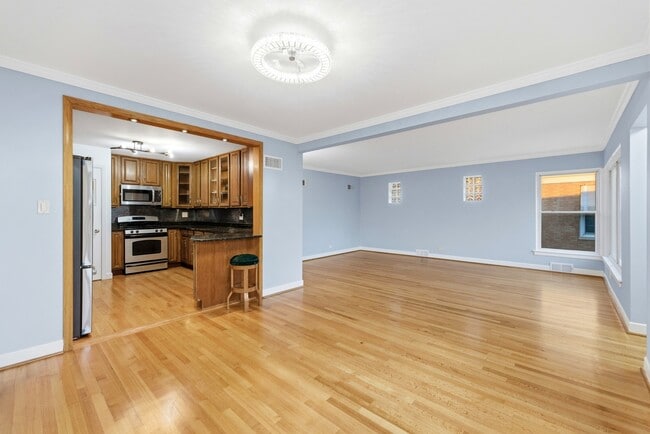 Building Photo - 4656 N Narragansett Ave