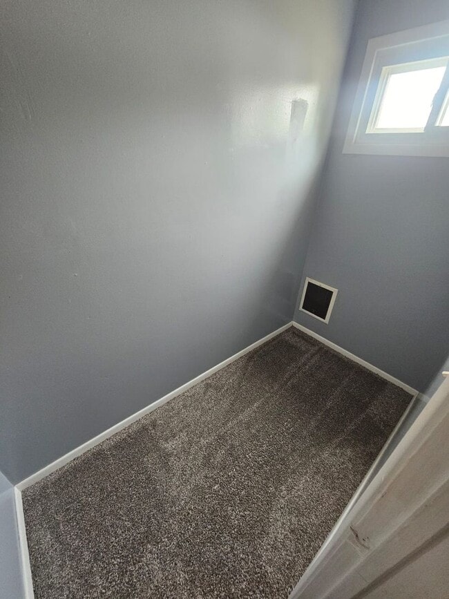Building Photo - Spacious 3-Bedroom, 2-Bath South Euclid Home!