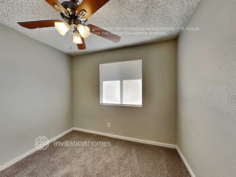 Building Photo - 1026 W Danbury Dr