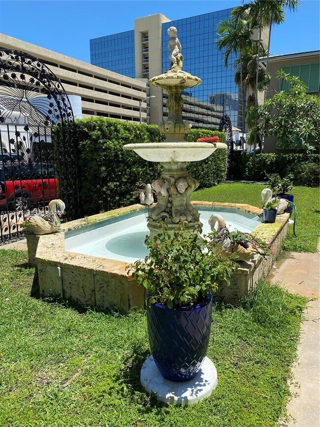 Building Photo - 40 Almeria Ave