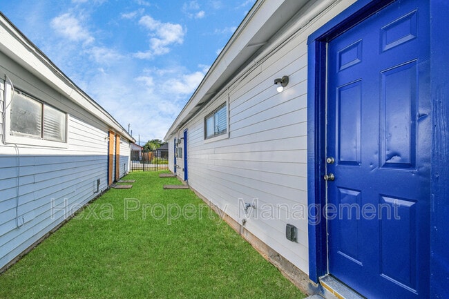 Building Photo - 4207 Phlox St