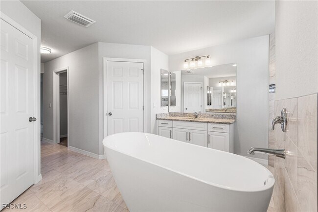 Building Photo - 1206 SW 20th Ave