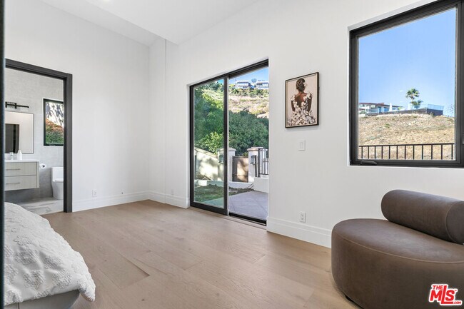 Building Photo - 6380 Meadows Ct