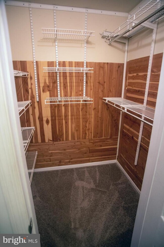 Building Photo - 2852 Yarling Ct