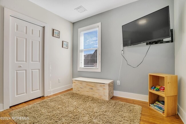 Building Photo - 19 Church St