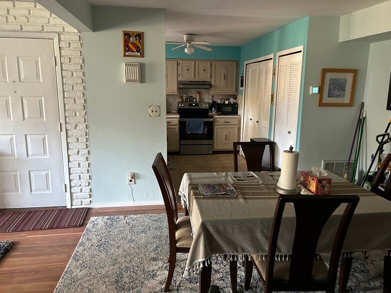 Building Photo - 236 Springmeadow Dr