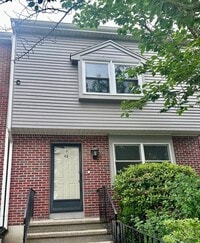 Building Photo - 560 Bedford St