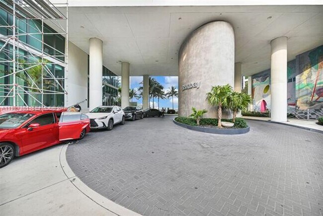 Building Photo - 460 NE 28th St