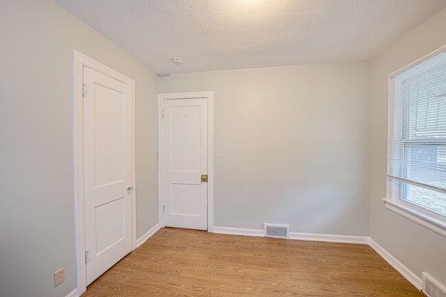 Building Photo - 2208 Fremont St