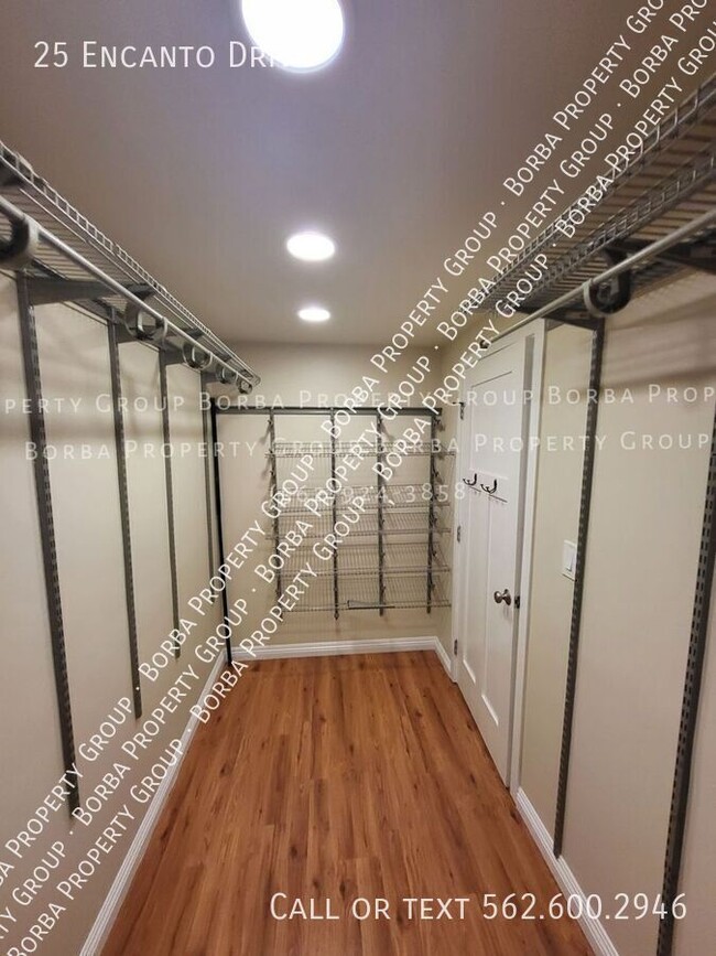 Building Photo - 25 Encanto Dr