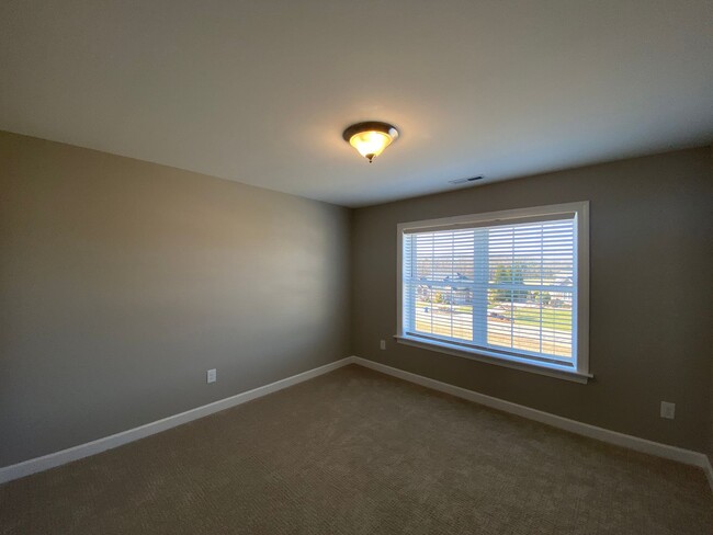 Building Photo - 189 Summerlyn Dr