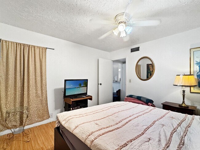 Building Photo - 2021 Spenwick Dr