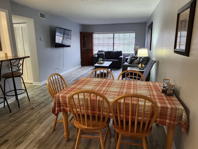 Building Photo - Spacious 2 Bedroom 2 Bath Condo  November ...