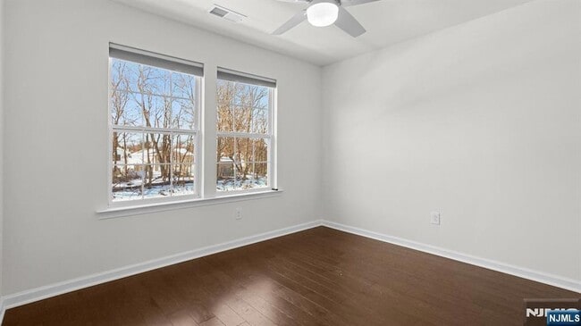 Building Photo - 54 Landmark Ln