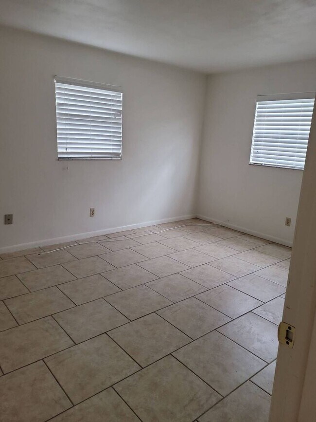 Building Photo - WR-30 Oaks Duplex- FOR SALE