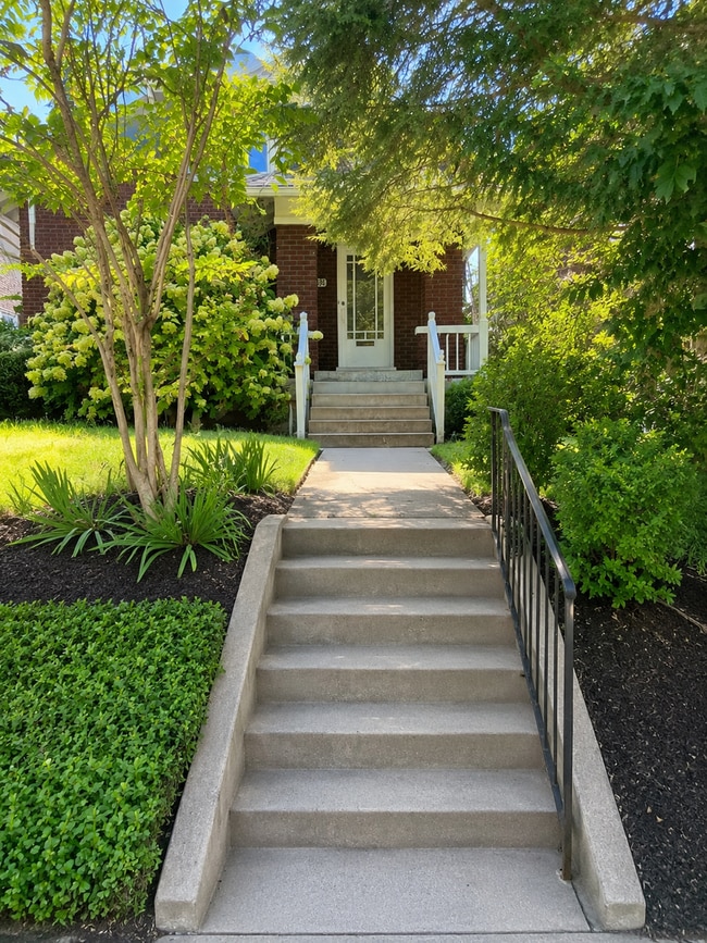 Building Photo - 1738 Fernwood Ave