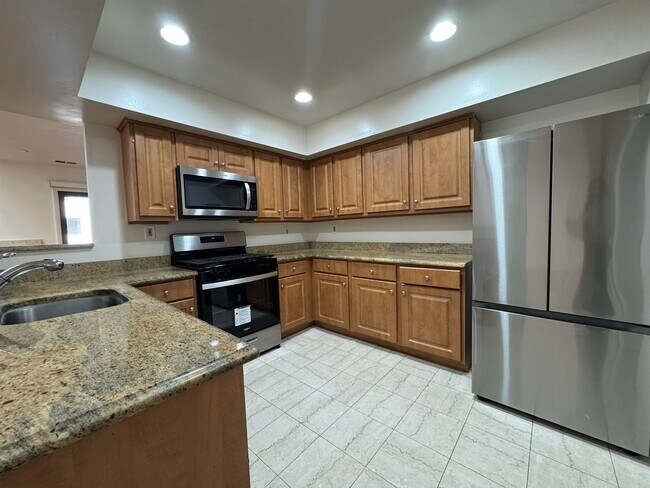 Building Photo - 819 Topsail Ln