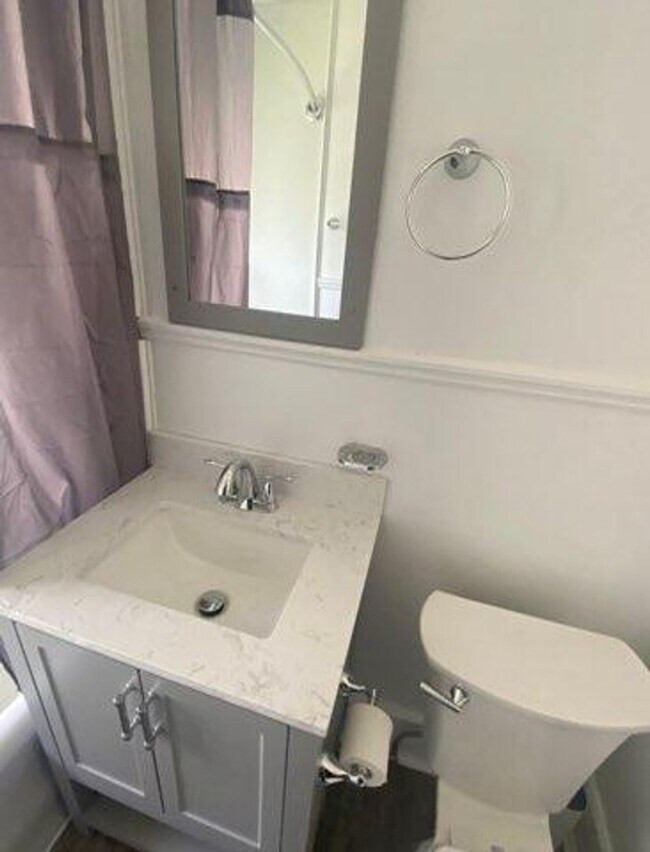 Building Photo - 2 br, 1 bath House - 906 N Mercer