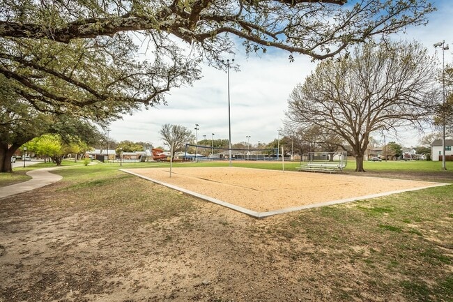 Building Photo - 6112 Llano Ave