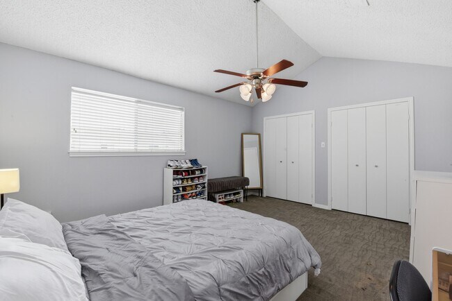 Building Photo - 1011 Fountain View Dr