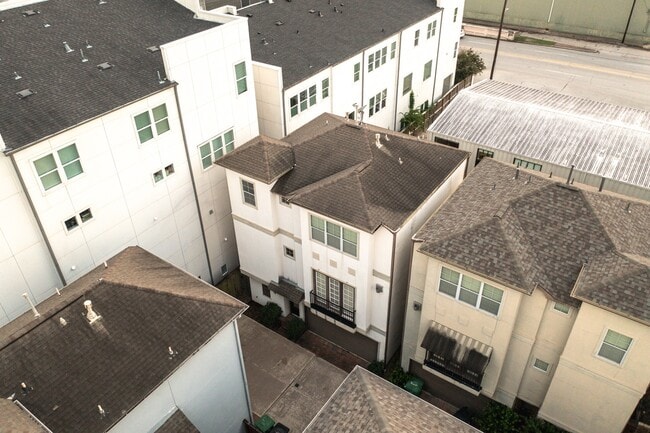 Building Photo - 1403 Dart St