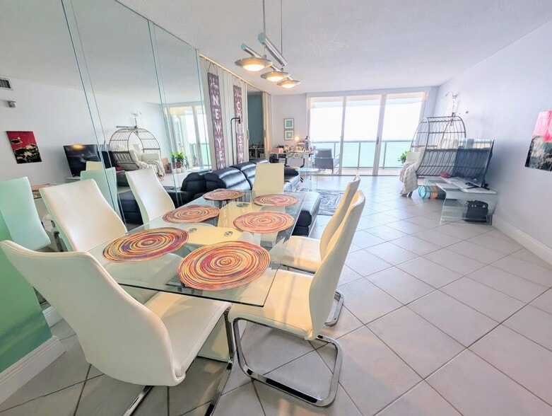 Building Photo - 6039 Collins Ave