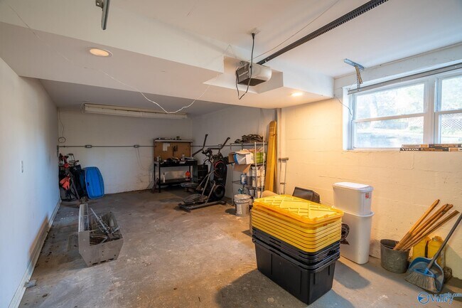 Building Photo - 205 High Rd