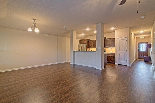 Building Photo - 713 Hedgewood Dr