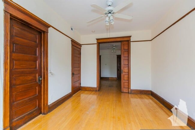 Building Photo - 3 bedroom in Chicago IL 60613