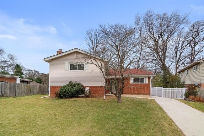 Building Photo - 4 Bed 3 Bath - Takoma Park Split Level - Move In Ready
