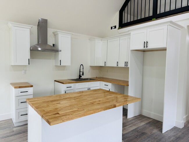 Building Photo - 221 Sheffield Dr