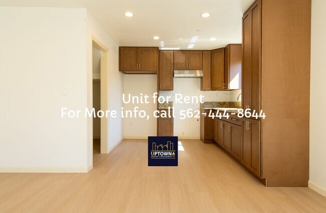 Building Photo - Townhome - 3 Bedrooms-2.5 Baths - Los Ange...