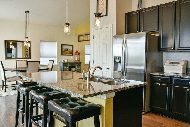 Building Photo - Great 3 Bed / 3 Bath with Garage! Open Floor Plan with Upgrades!