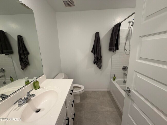 Building Photo - 4605 E Danta St