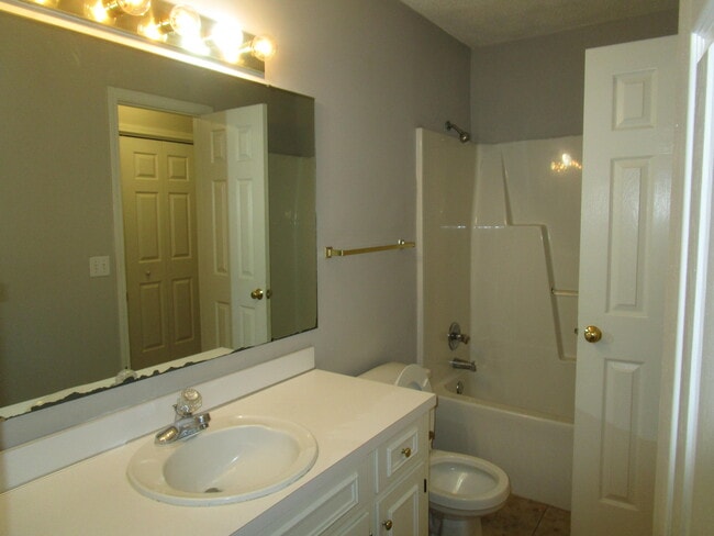 Building Photo - 885 Grimble Ct