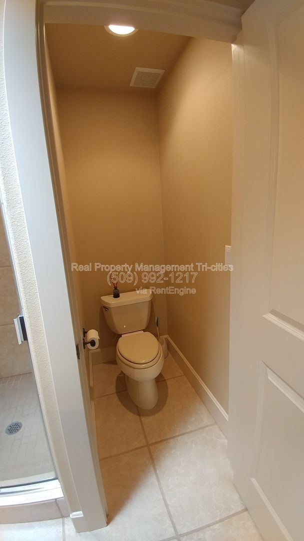 Building Photo - 459 Columbia Point Dr