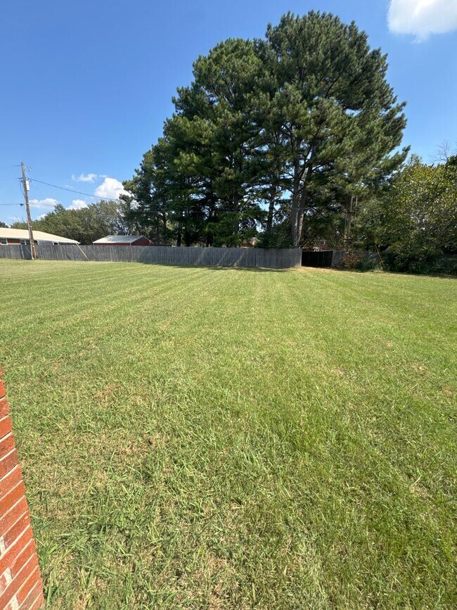 Building Photo - 521 Dawson Ln
