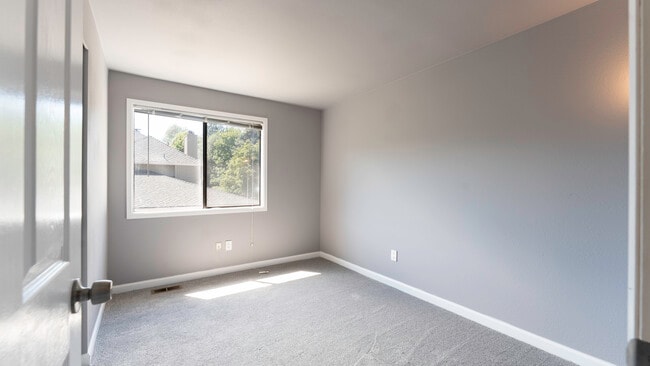 Building Photo - 18135 160th Ave SE