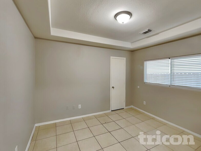 Building Photo - 2311 Shady Birch Dr