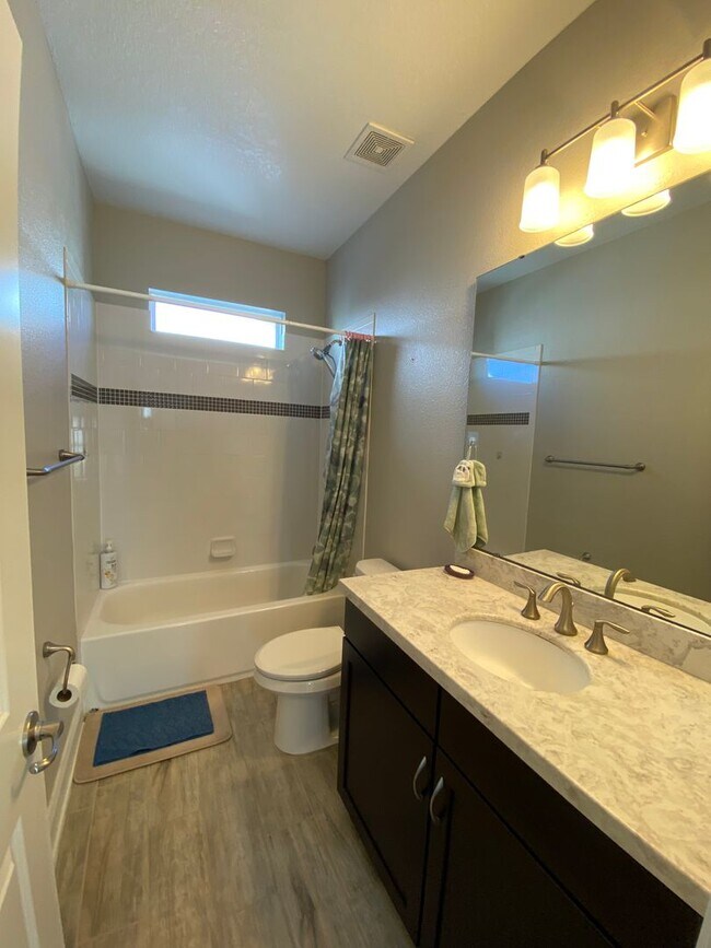 Building Photo - Beautiful 3 bedroom, 2.5 bathrooms  located in The Preserve of Oviedo on the Park